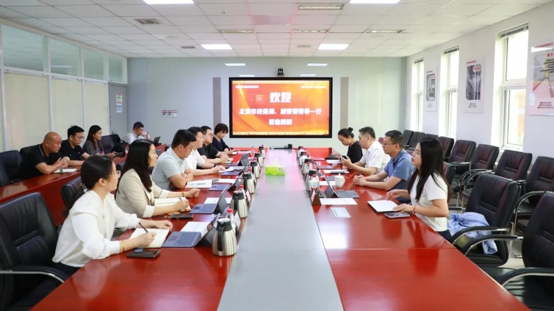 北京市经济和信息化局领导调研北汽鹏龙